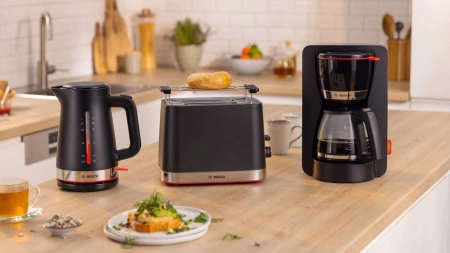 Электрический чайник Bosch TWK4M223 (черный)