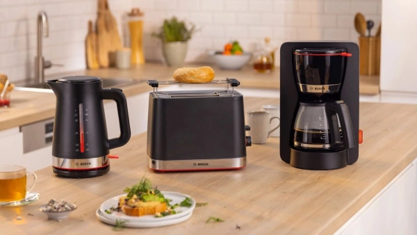 Электрический чайник Bosch TWK4M223 (черный)